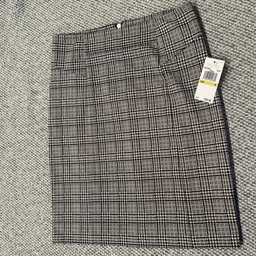 Michael Kors skirt size 4 black and white new